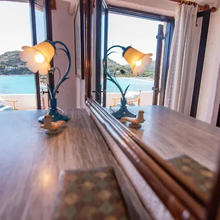 Linda *